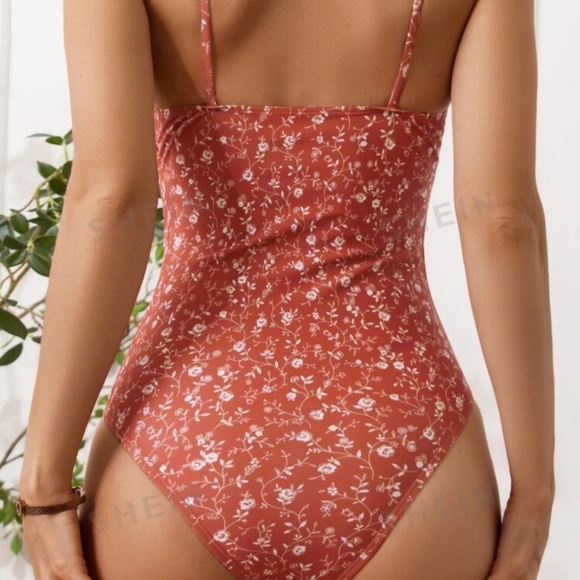 Cute Floral one piece - Picture 2 of 13
